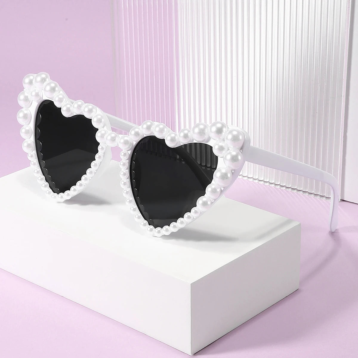 Pearl Heart Sunglasses – Luxury Shimmer Love Bling Eyewear – Elegant Men's Accessory | Accessorio Uomo Elegante