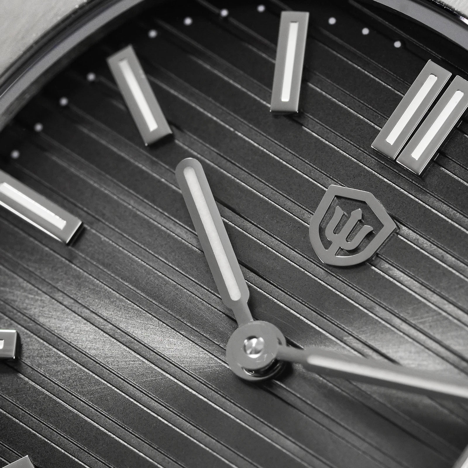 Heritage Depth – Watchdives WD00013 with Sapphire Crystal & Ronda 714 Movement – Elegant Men's Accessory | Accessorio Uomo Elegante