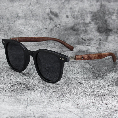 Wood Grain Sunglasses – Trendy Retro Polarized Design – Elegant Men's Accessory | Accessorio Uomo Elegante