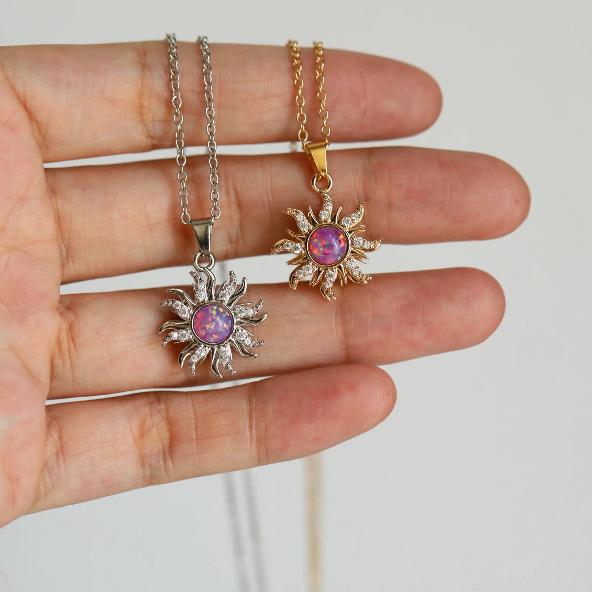 DRAVEN — Rotating Sun Pendant Necklace – Exquisite Fashion Jewelry for Women