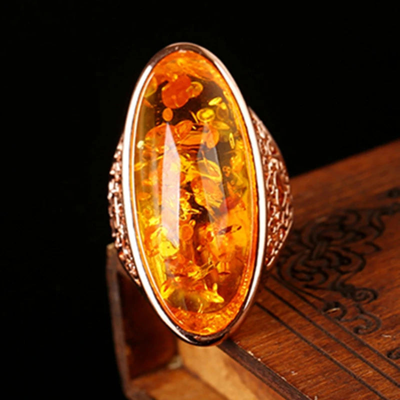 Golden Oval Amber Ring – Elegant Men's Accessory | Accessorio Uomo Elegante