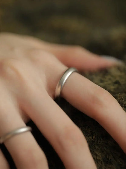Minimalist Frosted Silver Ring – Elegant Men's Accessory | Accessorio Uomo Elegante