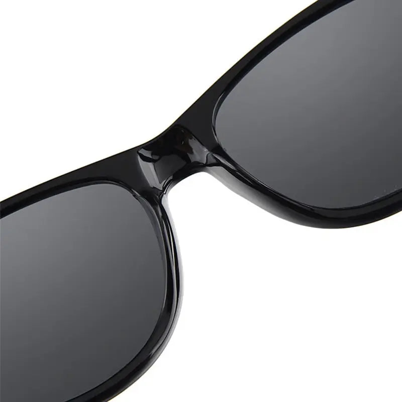 Classic Unisex Sunglasses – Timeless Everyday Style – Elegant Men's Accessory | Accessorio Uomo Elegante