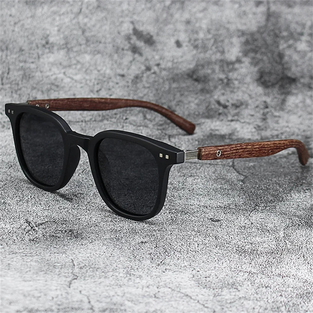 Wood Grain Sunglasses – Trendy Retro Polarized Design – Elegant Men's Accessory | Accessorio Uomo Elegante