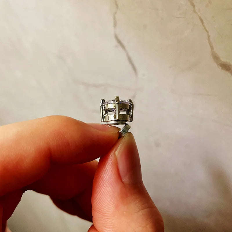 Glass Crystal Magnetic Stud Earrings – Elegant Men's Accessory | Accessorio Uomo Elegante