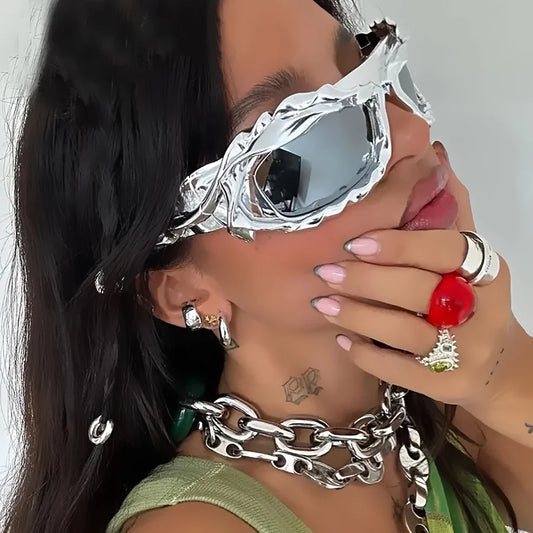 DRAVEN — Y2K Twisted Sunglasses – Silver Retro 2000’s Luxury Shades — Prodotti
