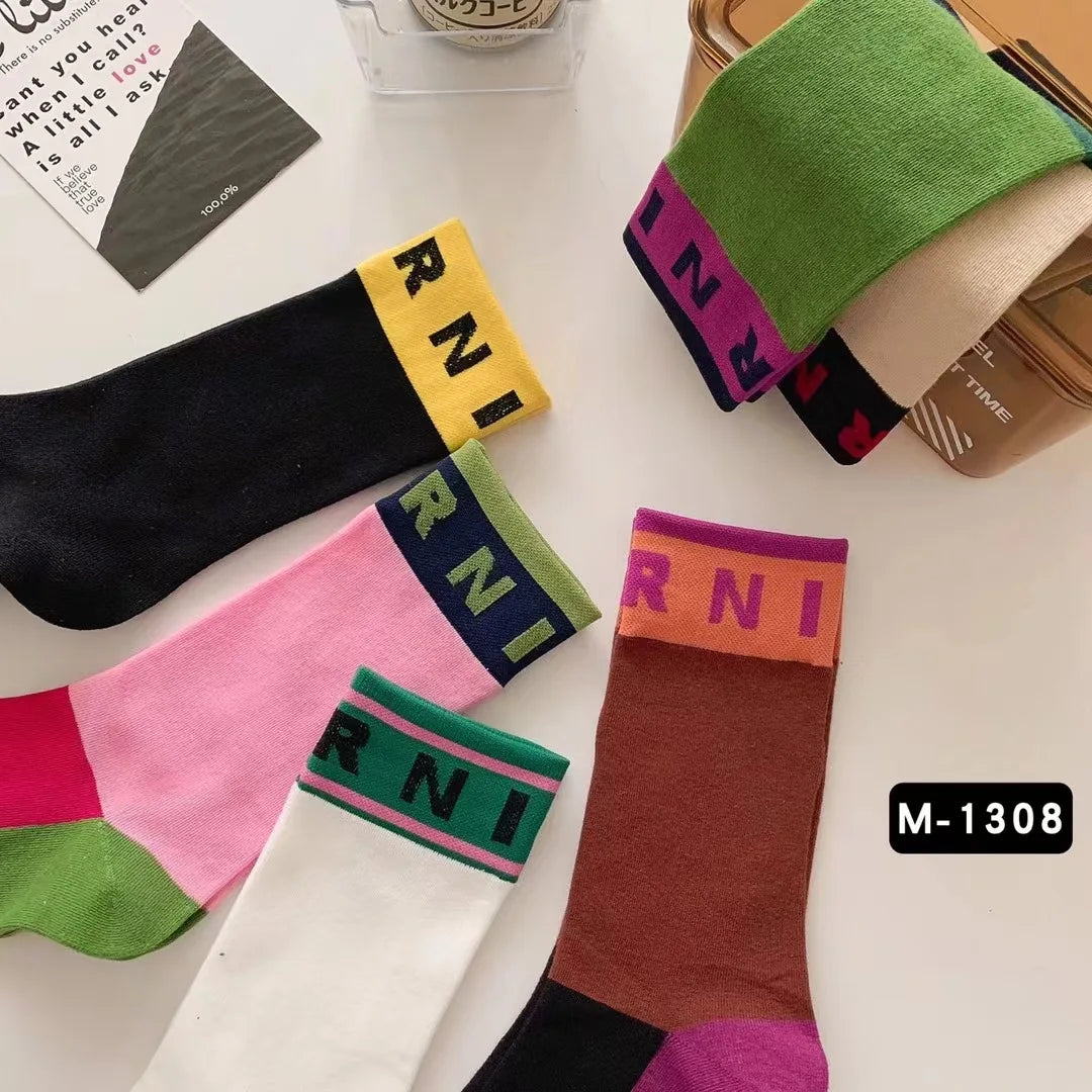 Colorblock Alphabet Socks – Unisex Designer Street Style – Elegant Men's Accessory | Accessorio Uomo Elegante