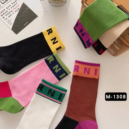 Colorblock Alphabet Socks – Unisex Designer Street Style – Elegant Men's Accessory | Accessorio Uomo Elegante