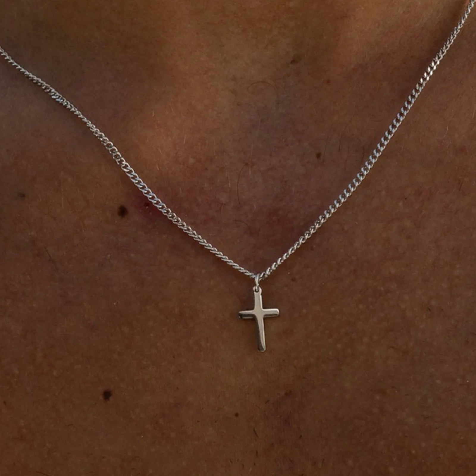 Minimalist Cross Pendant Necklace – Trendy Stainless Steel Jewelry for Men – Elegant Men's Accessory | Accessorio Uomo Elegante