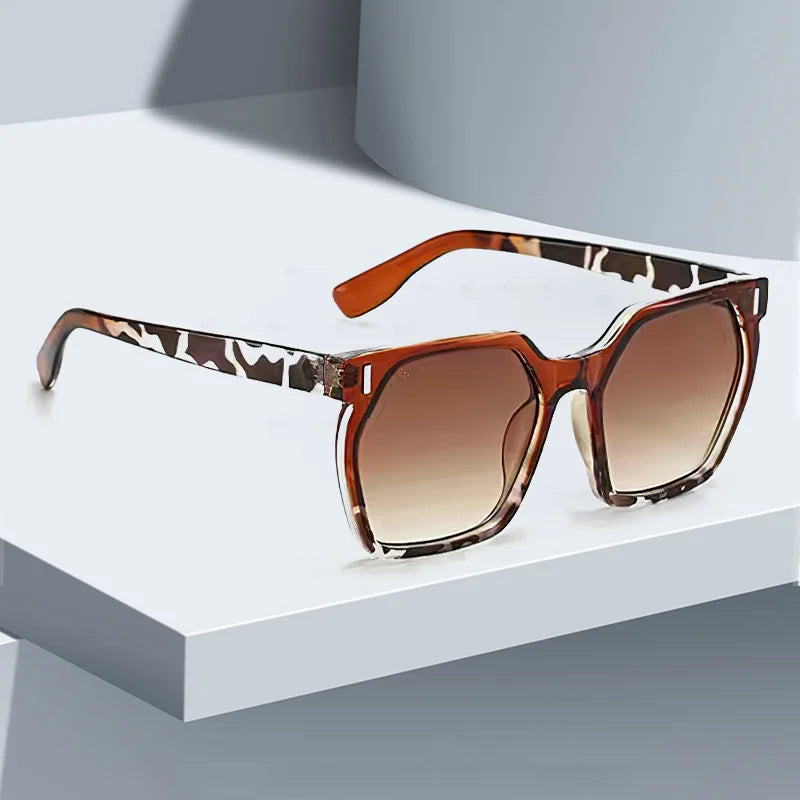 Elegant Spotted Frame Sunglasses – 2025 Fashion Edition – Elegant Men's Accessory | Accessorio Uomo Elegante