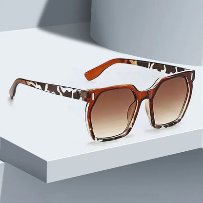 Elegant Spotted Frame Sunglasses – 2025 Fashion Edition – Elegant Men's Accessory | Accessorio Uomo Elegante