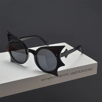 Bat Sunglasses – Halloween Party Retro Shades – Elegant Men's Accessory | Accessorio Uomo Elegante