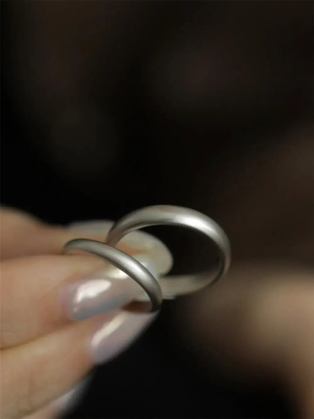 Minimalist Frosted Silver Ring – Elegant Men's Accessory | Accessorio Uomo Elegante
