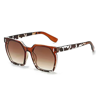 Elegant Spotted Frame Sunglasses – 2025 Fashion Edition – Elegant Men's Accessory | Accessorio Uomo Elegante