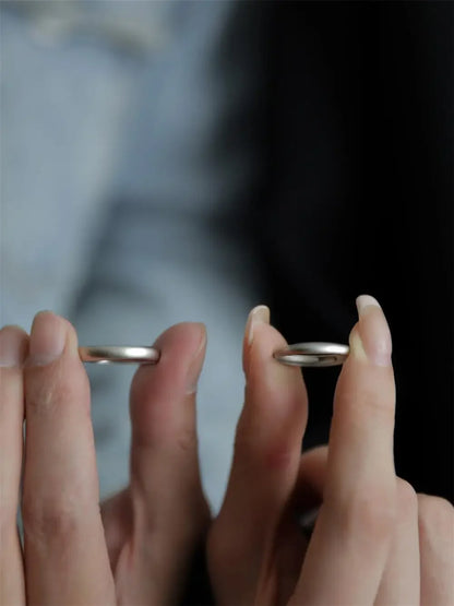 Minimalist Frosted Silver Ring – Elegant Men's Accessory | Accessorio Uomo Elegante