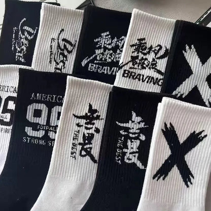 5/10 Pairs Long Street Socks – Black & White Unisex Style