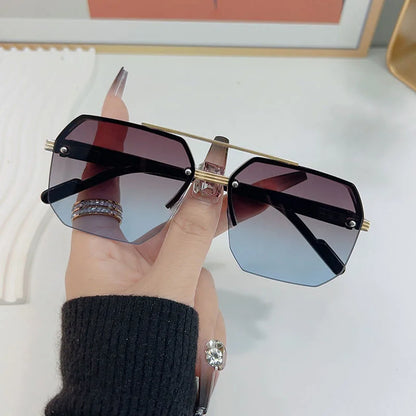 Square Designer Sunglasses – Chic Vacation Style – Elegant Men's Accessory | Accessorio Uomo Elegante