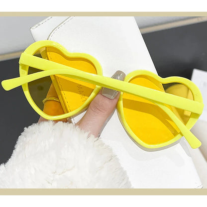 Heart Cat Eye Sunglasses – Retro Love Frame UV400 Eyewear – Elegant Men's Accessory | Accessorio Uomo Elegante