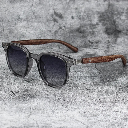 Wood Grain Sunglasses – Trendy Retro Polarized Design – Elegant Men's Accessory | Accessorio Uomo Elegante