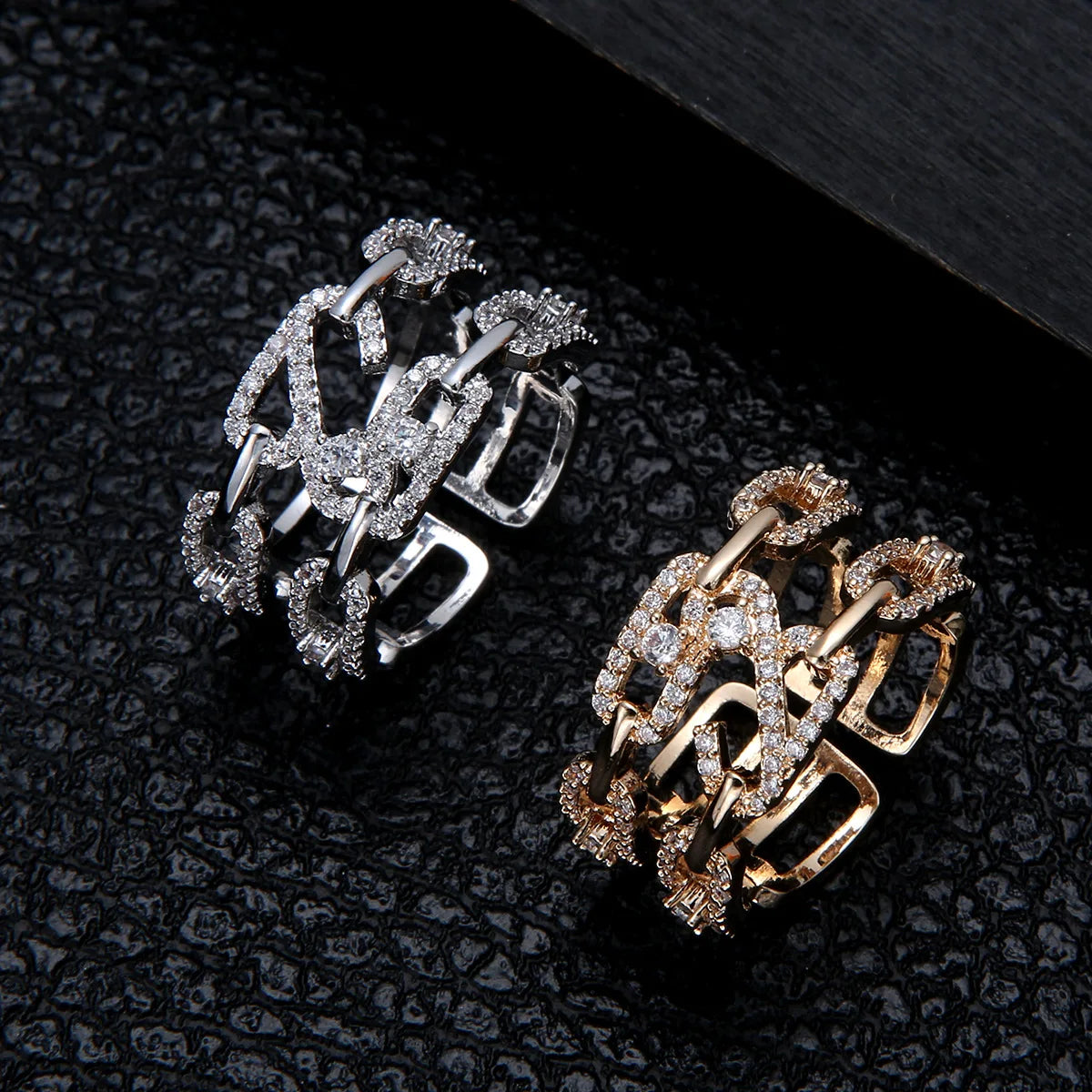 18K Gold Geometric Zircon Ring – Elegant Men's Accessory | Accessorio Uomo Elegante