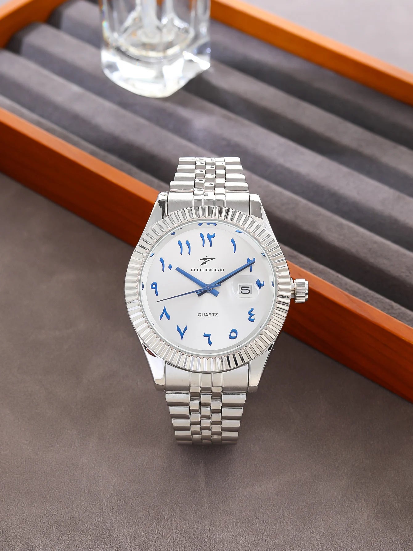 Refined Strength – Men’s Stainless Steel Quartz Watch with Date Display – Elegant Men's Accessory | Accessorio Uomo Elegante