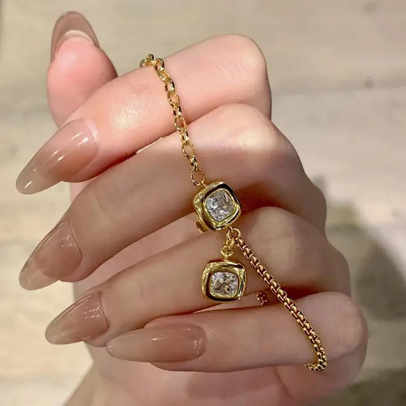 DRAVEN — Glossy Small Square Bracelet