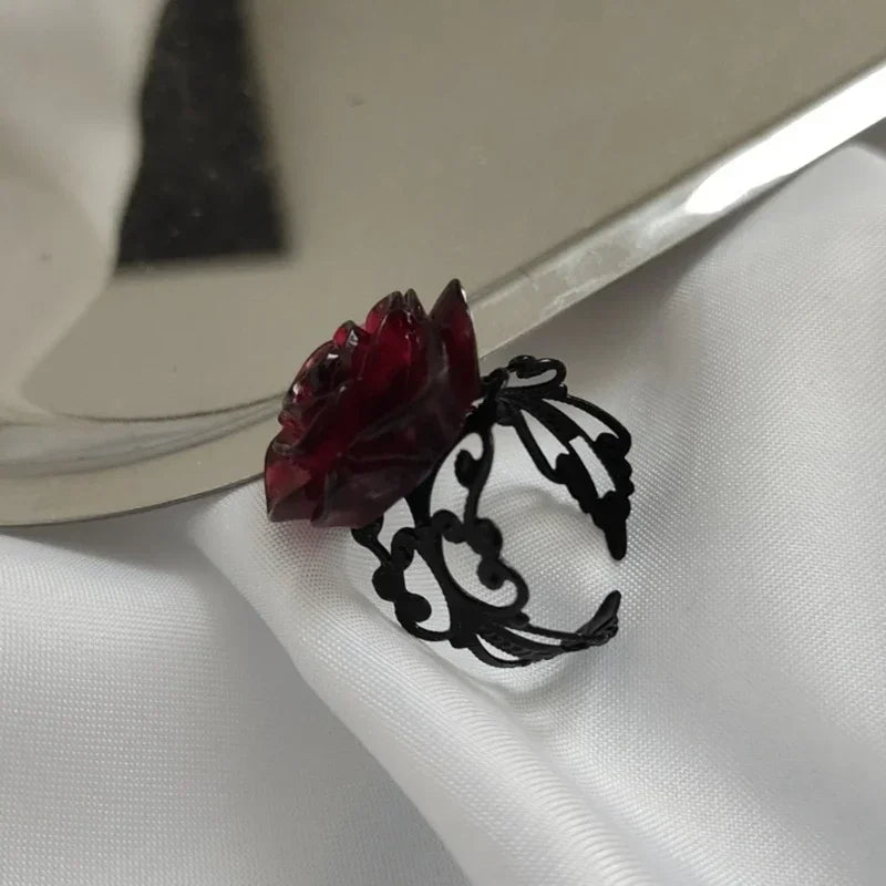 Punk Gothic Red Rose Ring – Elegant Men's Accessory | Accessorio Uomo Elegante