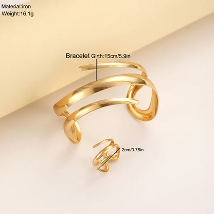 Gold Geometric Bracelet & Ring Set – Elegant Men's Accessory | Accessorio Uomo Elegante