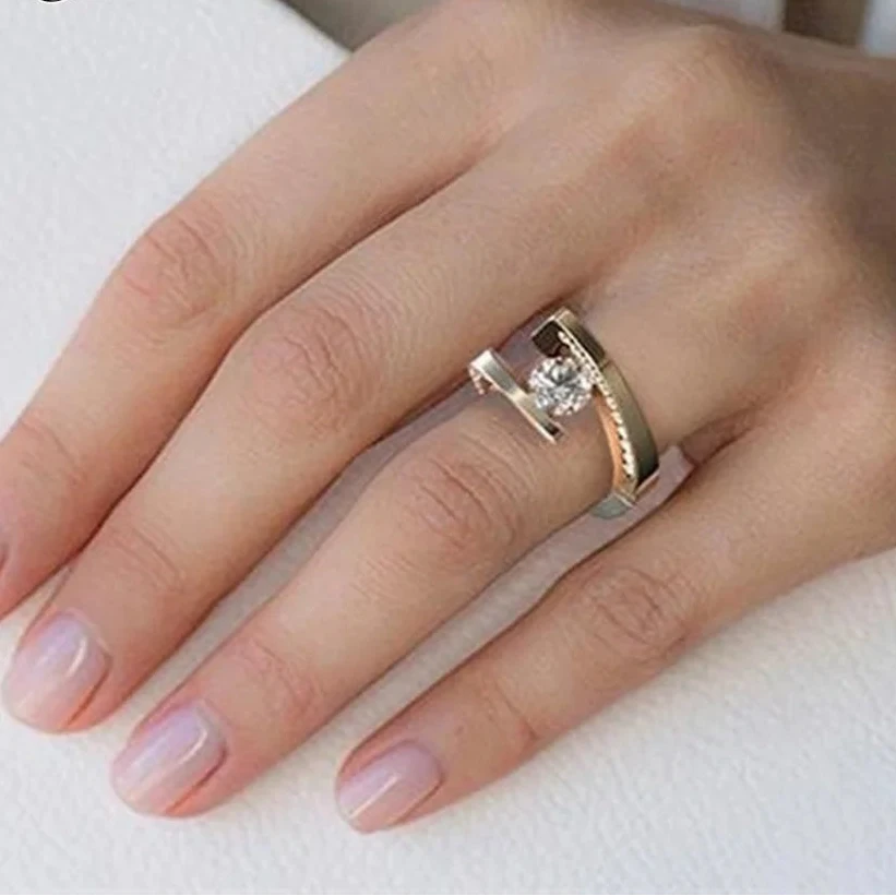 Princess Crown Rose Gold Ring – Elegant Men's Accessory | Accessorio Uomo Elegante